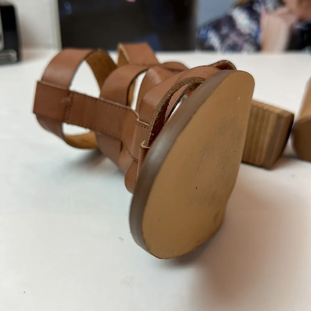 Urban Outfitters minimalist caramel